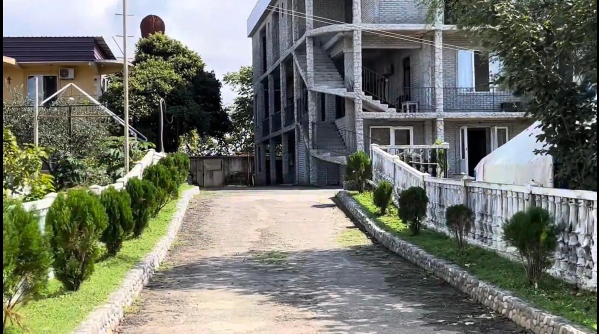 فندق Ok House! كوبوليتي المظهر الخارجي الصورة